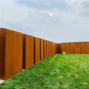 Stal Corten wstępnie zardzewiała